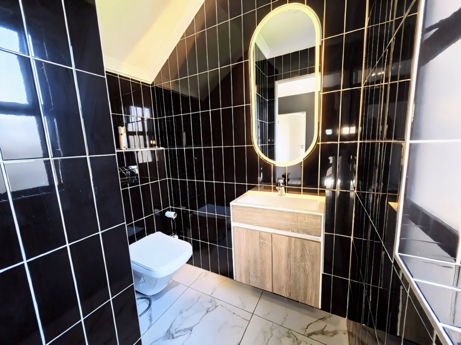 To Let 3 Bedroom Property for Rent in Sandown Western Cape